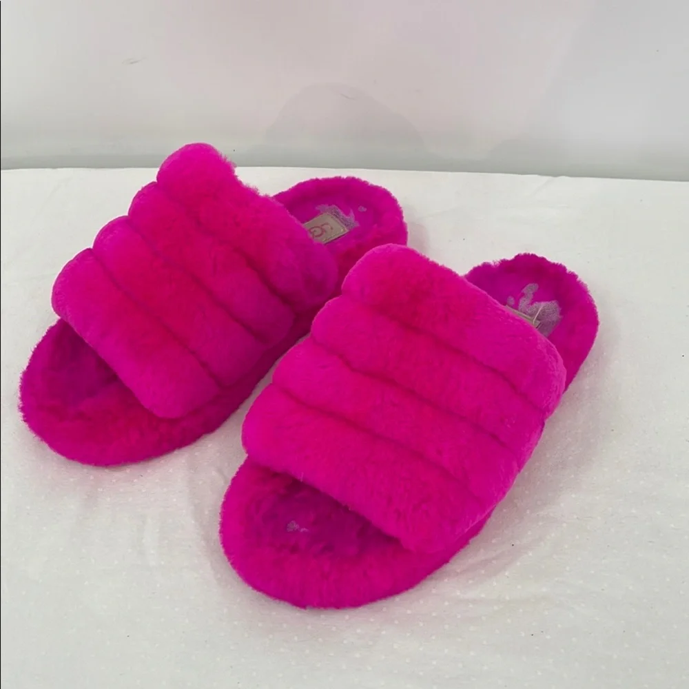 UGG GIRLS SIZE 3 Fuzzy Pink Slippers